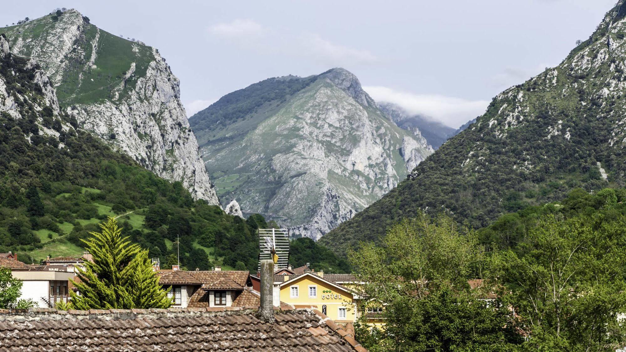 Apartamentos El Caxigu Arenas De Cabrales Esterno foto